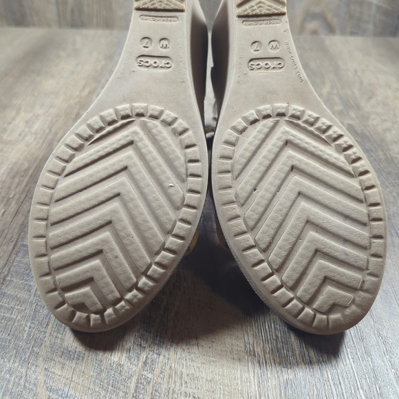 Crocs Sandals Women's Size 7 Beige Leigh II Wedge Strapy Shoes Comfort - Picture 12 of 13